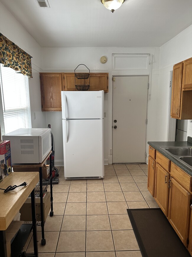 Building Photo - 6544 N Talman Ave