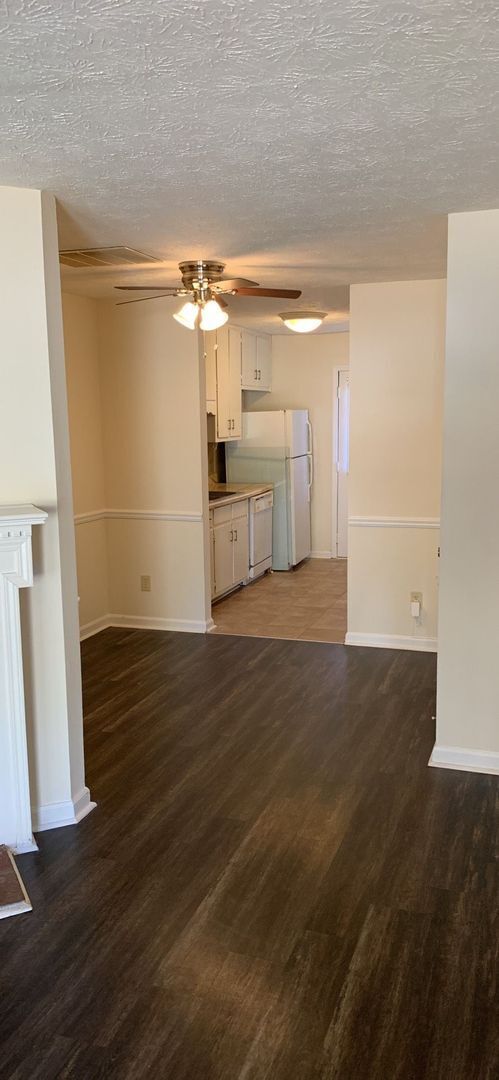 Foto del edificio - BEAUTIFUL 2 bedroom 2 bathroom Duplex