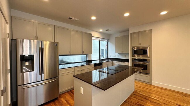 Foto del edificio - 2315 Crawford St