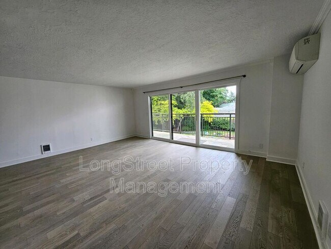 Foto del edificio - 2393 SW Park Pl