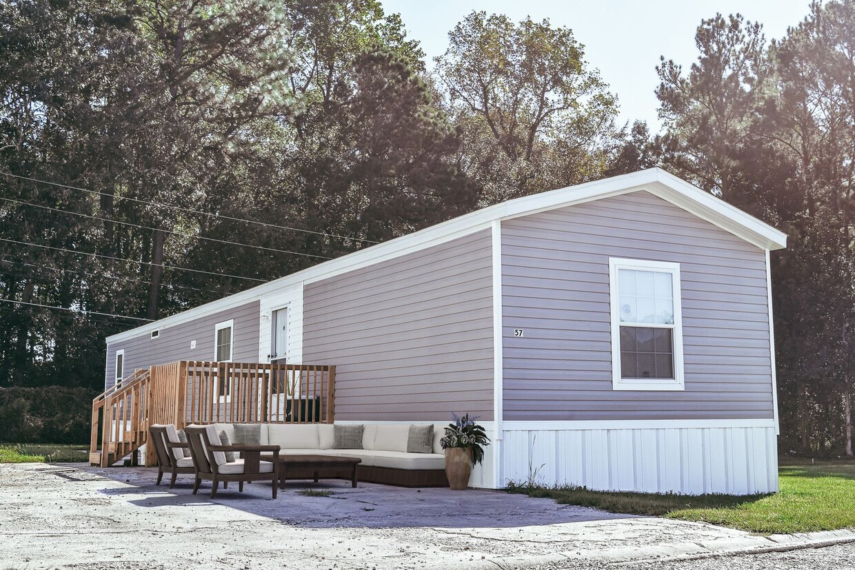 Primary Photo - 3 Bedroom / 2 Bath for sale with Financing