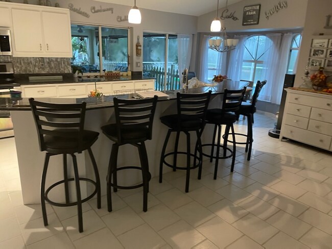 Foto del edificio - 704 SW 11th Pl