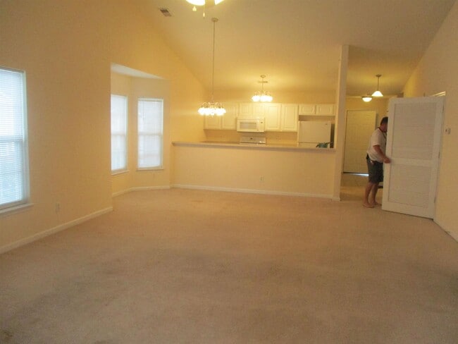Building Photo - 4845 Meadowsweet Dr