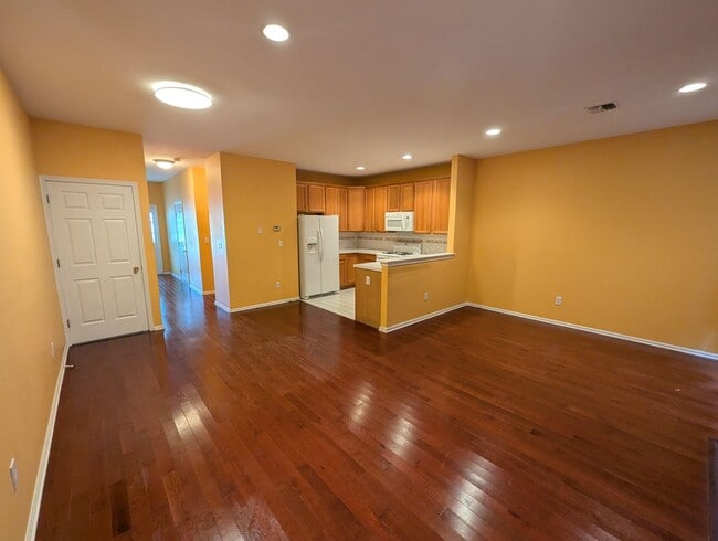 Building Photo - 14 Sand Hill Ct