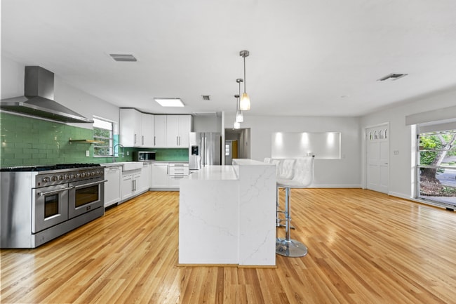 Foto del edificio - 3355 SW 22nd St