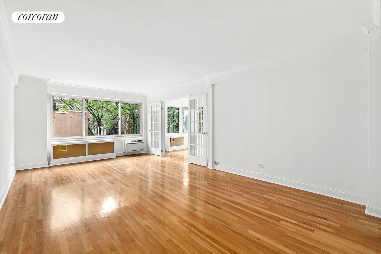 Foto principal - 249 E 48th St