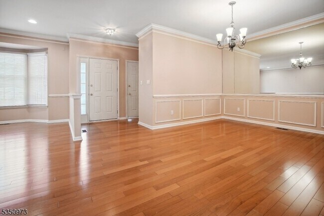 Building Photo - 220 Patriot Hill Dr