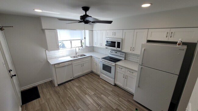 Building Photo - 1228 Whispering Hills Ct