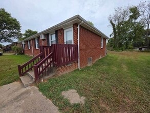 Building Photo - 108 Tandy Dr