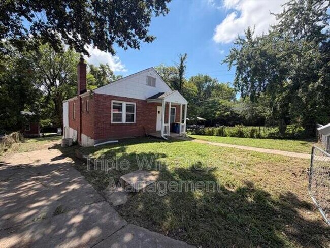 Foto del edificio - 8126 Albin Ave