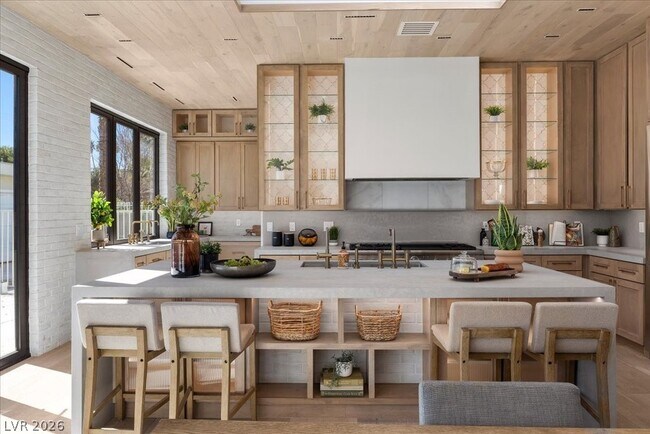 Foto del edificio - 2401 Driftwood Dr