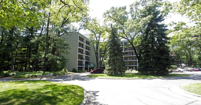 Building Photo - Pine Oak Apartments