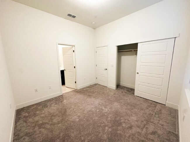 Foto del edificio - 4124 Cussler Ave
