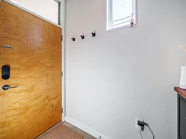 Building Photo - Premier 2BD, 2.5BA Downtown Raleigh Townho...