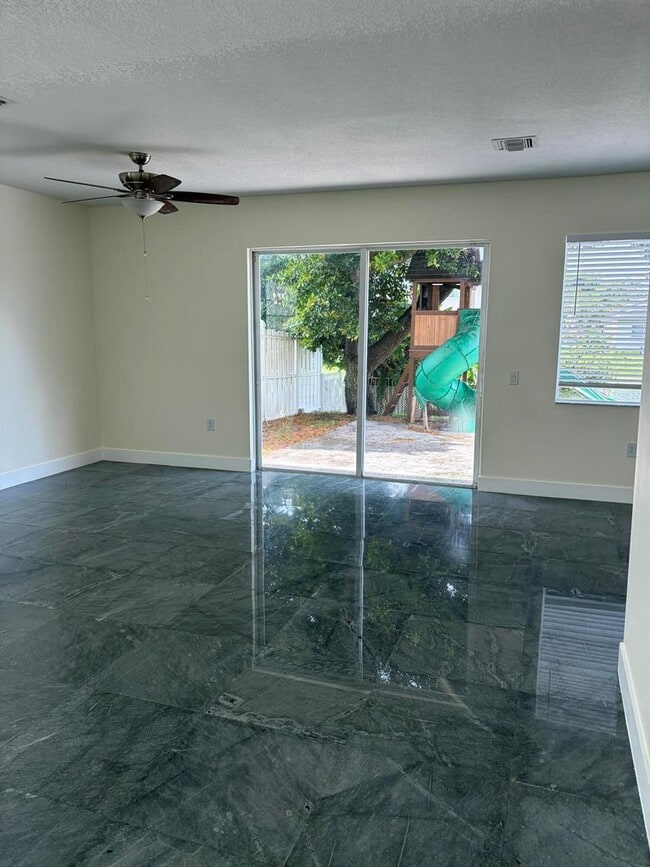 Building Photo - 9860 NW 20th Ct