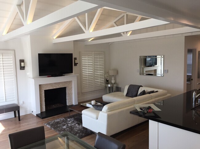 Building Photo - 229 5th Pl