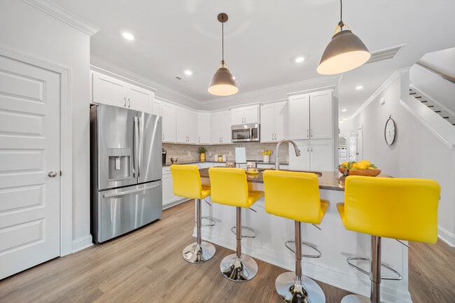 Foto del edificio - 1621 Spring Berry Ln