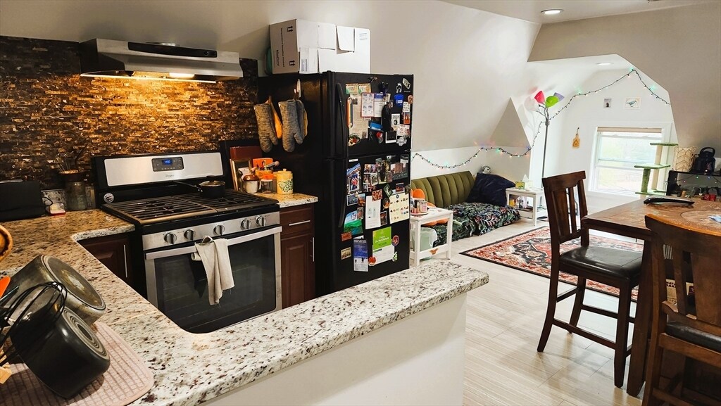 Foto principal - 26-26 Brooks St