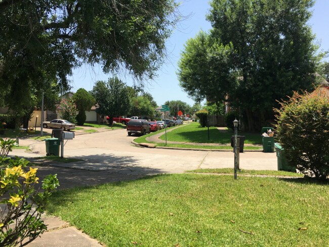 Foto del edificio - 12704 Hollandale Dr