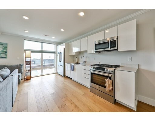 Building Photo - 250 Meridian St