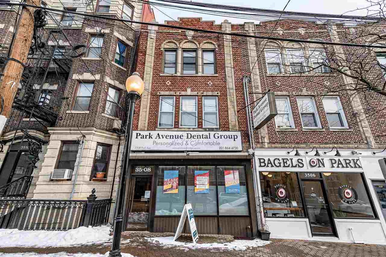 Primary Photo - 3508 Park Ave