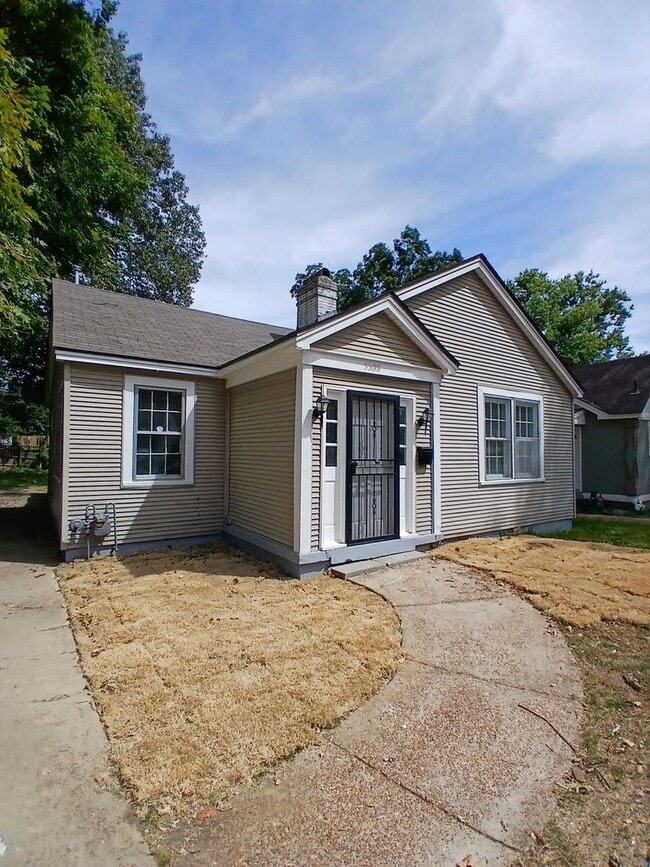 Foto del edificio - Renovated 4 bedroom 2 bath home - Open To ...