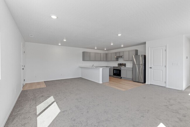 Foto del edificio - Lease special, save $900.00 if you sign an...