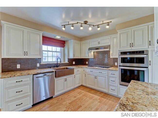 Foto del edificio - 383 S California St