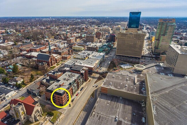 Foto del edificio - 525 W Main St