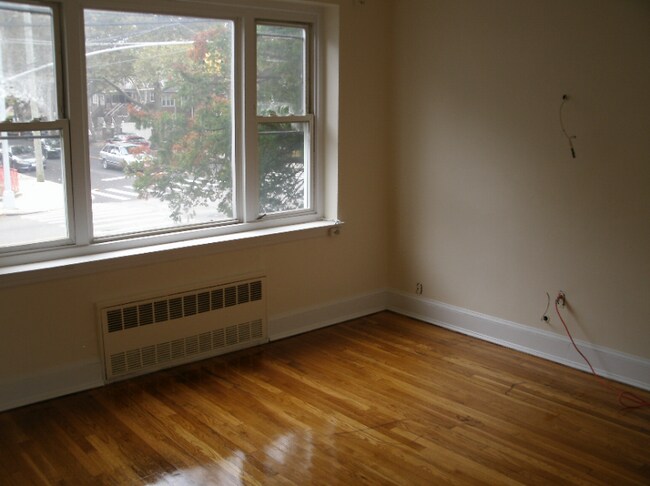 Foto del edificio - 5301 Glenwood Rd