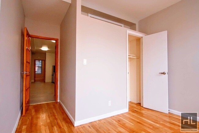 Building Photo - 2 bedroom apartment on FIRST AVENUE