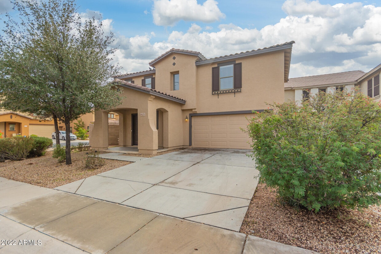 Foto principal - 6475 W Freeway Ln