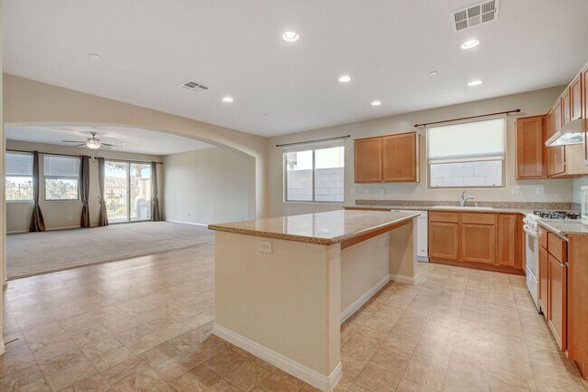 Building Photo - Gorgeous Single Story on the Golf Course! ...
