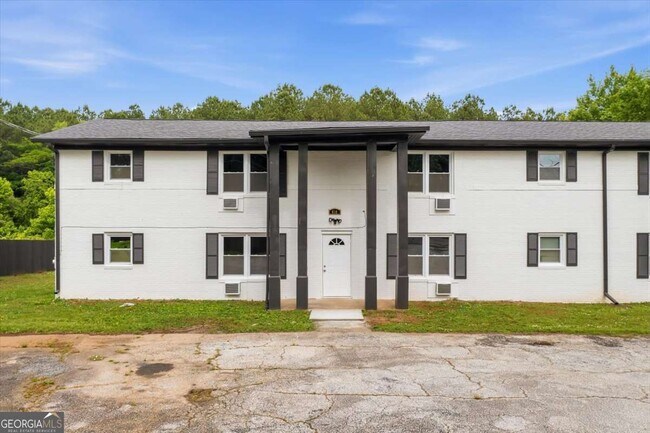 Building Photo - 610 N College Dr