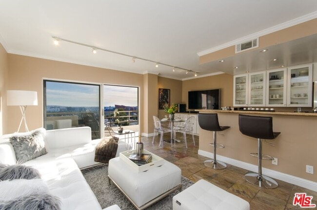 Foto del edificio - 1131 Alta Loma Rd