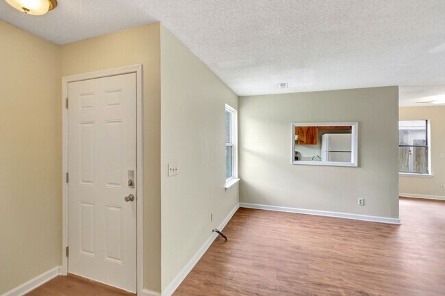 Foto del edificio - Charming 2-Bedroom Duplex in Gadsden Acres...