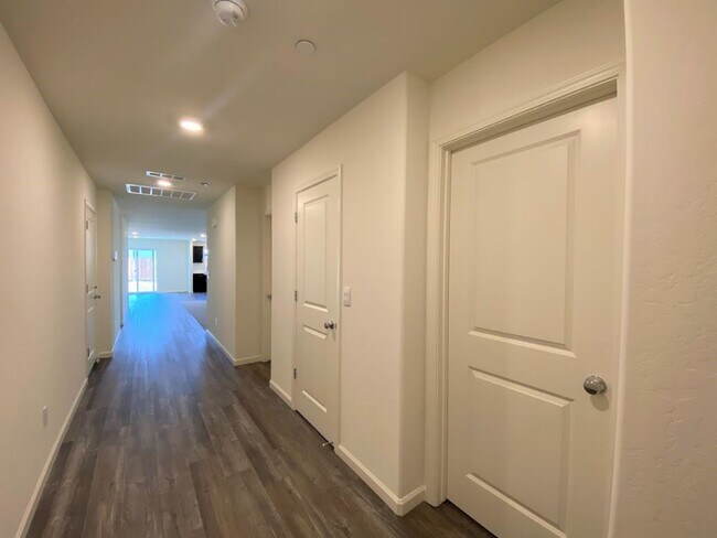 Building Photo - 1332 Sterling Hl Ct