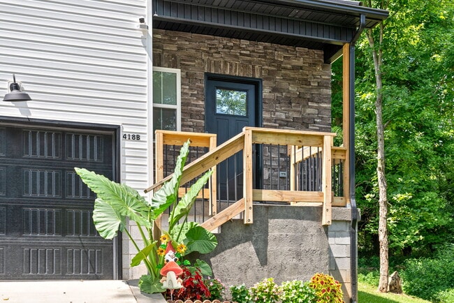 Building Photo - 418 Oak St