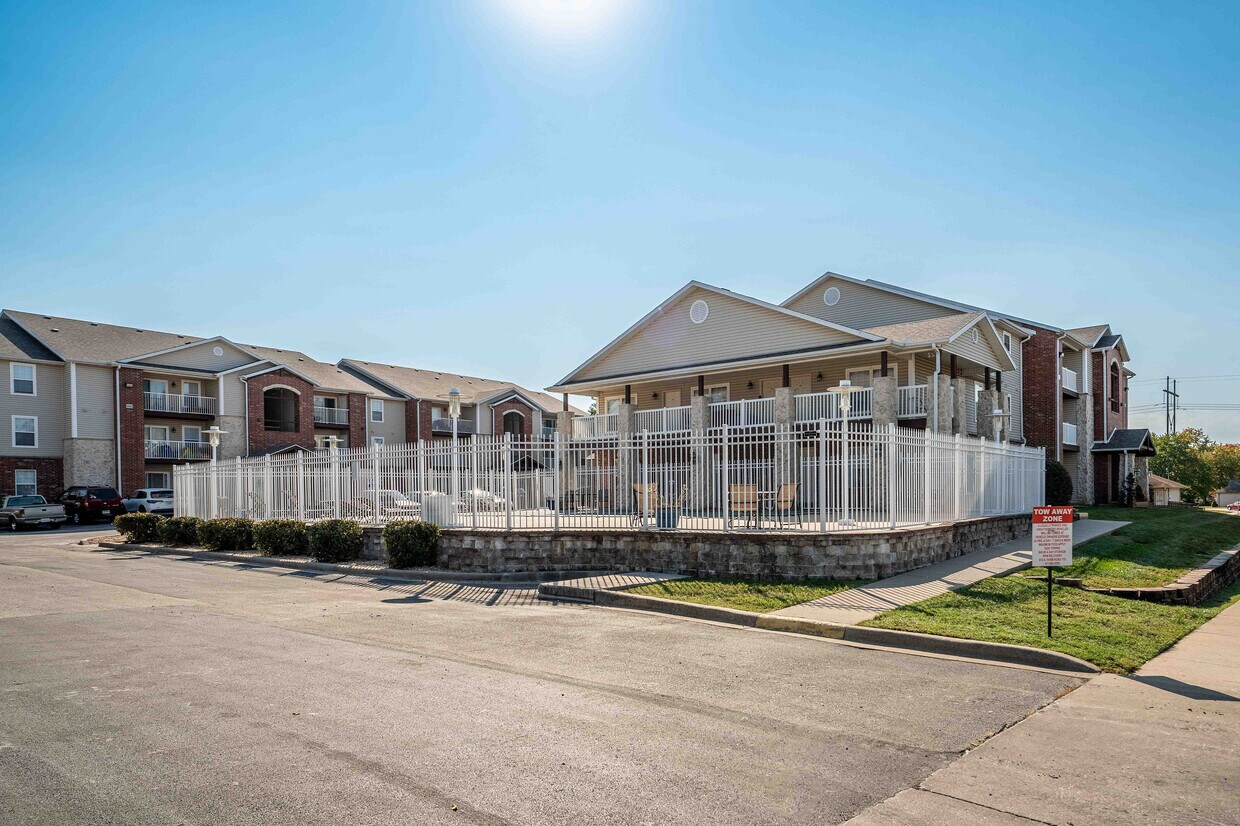 Primary Photo - Battlefield Park Apartments
