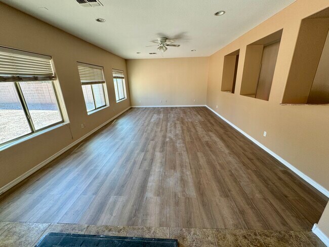 Foto del edificio - 5529 W Coles Rd
