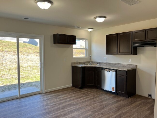 Building Photo - Winter Special (ends January 31, 2025) $300 off first month's rent.