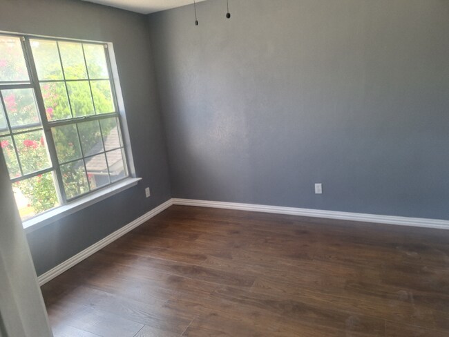 Building Photo - 2123 Chatham Square Ct