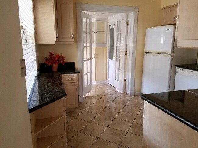 Foto del edificio - Centrally located home in St Pete - Move I...