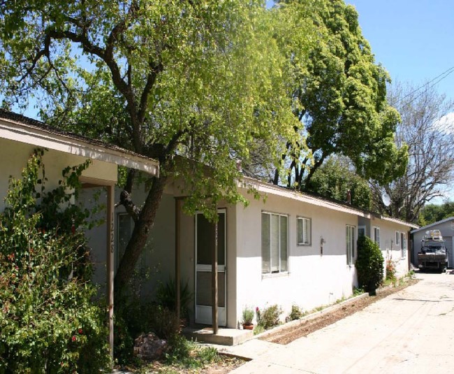 Foto del edificio - Tico Road Cottages