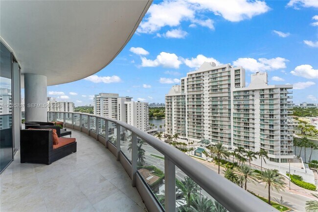 Foto del edificio - 5959 Collins Ave