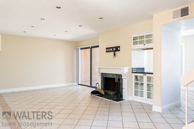 Building Photo - 8851 Via Andar