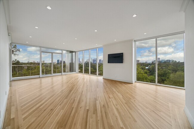 Foto del edificio - 121 N Post Oak Ln
