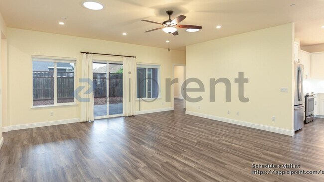 Foto del edificio - 1313 Crestview Ct