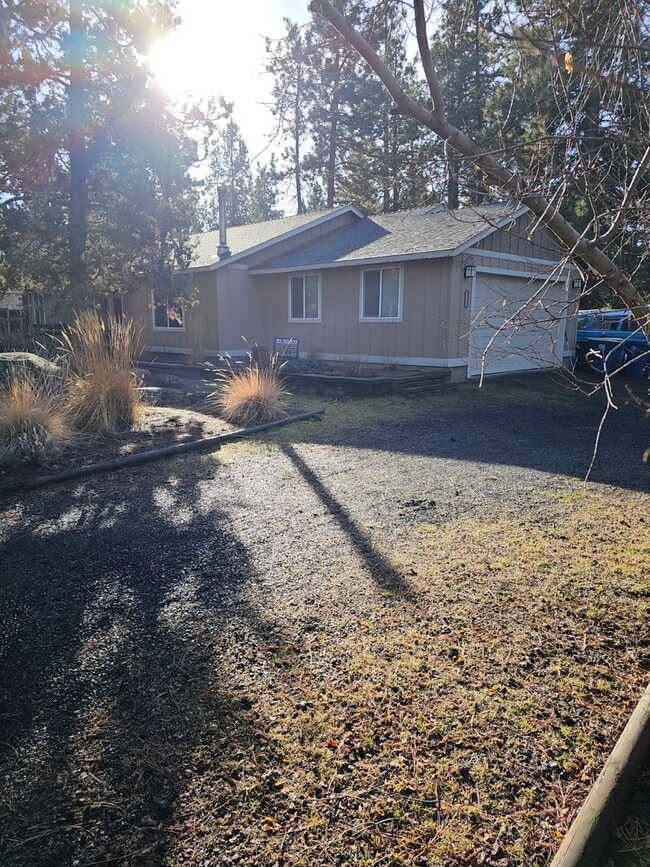 Building Photo - Walk to Farewell Park, Deschutes River and...
