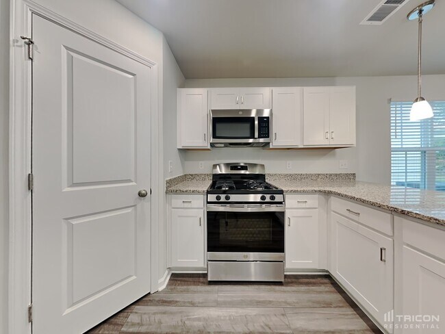 Building Photo - 2792 Prince Charles Ct